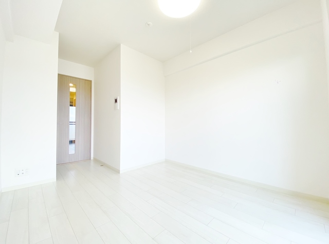 居室・リビング　ホワイトコーデ・フローリング