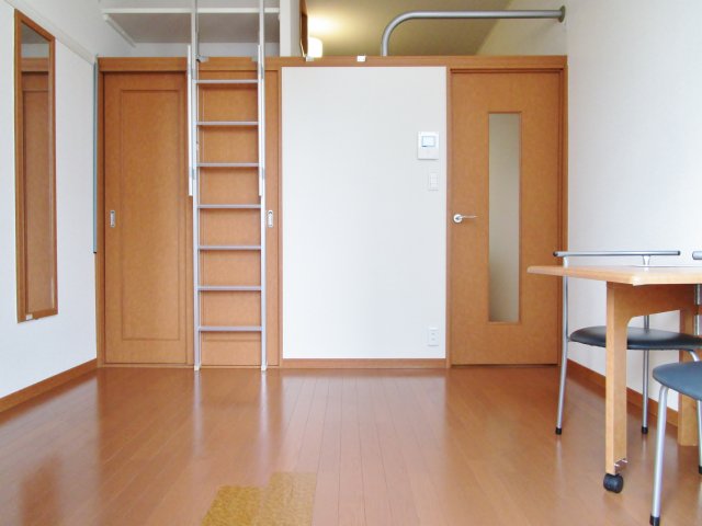 居室・リビング　２階は絨毯採用。