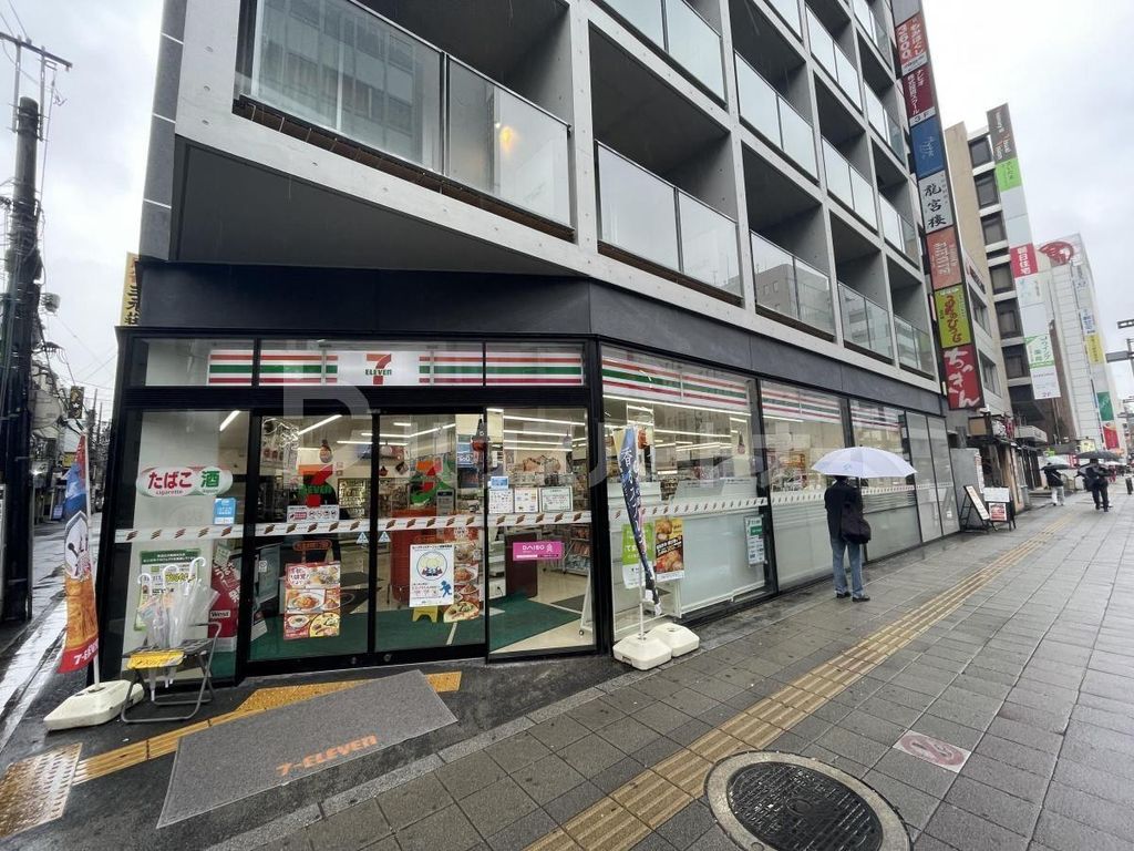 コンビニ　セブンイレブンさいたま仲町1丁目店（コンビニ）まで1m