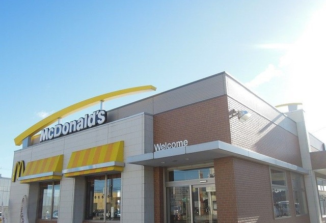 飲食店　マクドナルド（飲食店）まで350m