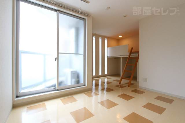 居室・リビング　２０２号室