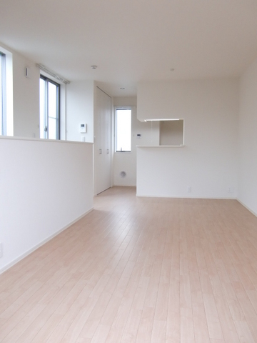 居室・リビング　12.8帖の開放感のあるリビング