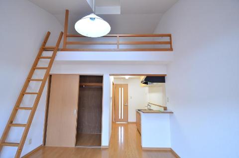 居室・リビング　室内