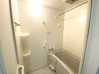 バス・シャワールーム　落ち着いた空間のお風呂です