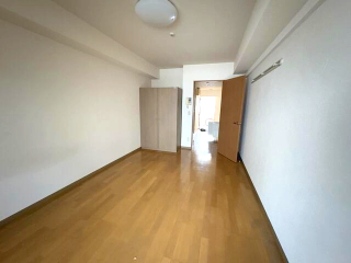 居室・リビング　落ち着いた色調の洋室です