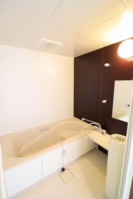 バス・シャワールーム　広々1坪バス♪足を伸ばしてゆったり入浴♪