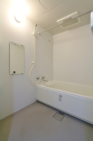 バス・シャワールーム　一日の汗や疲れはここで流してください