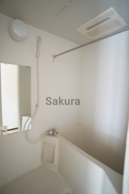 バス・シャワールーム　雨の日でも安心の浴室乾燥機付きです♪