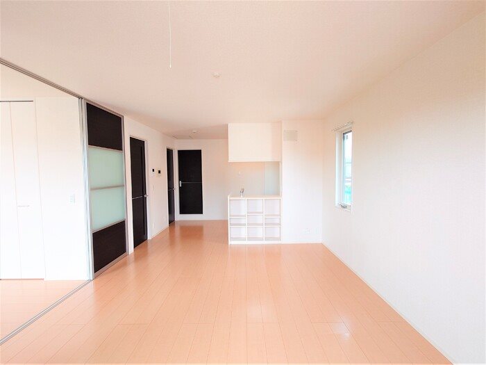 居室・リビング　同物件別部屋参考写真です