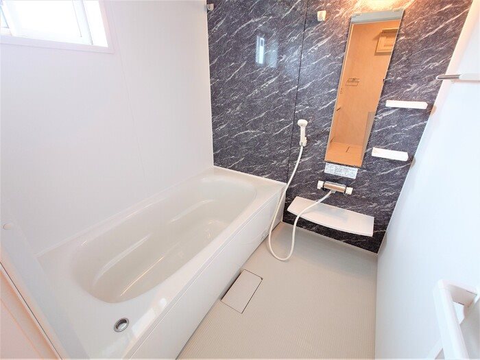 バス・シャワールーム　同物件別部屋参考写真です