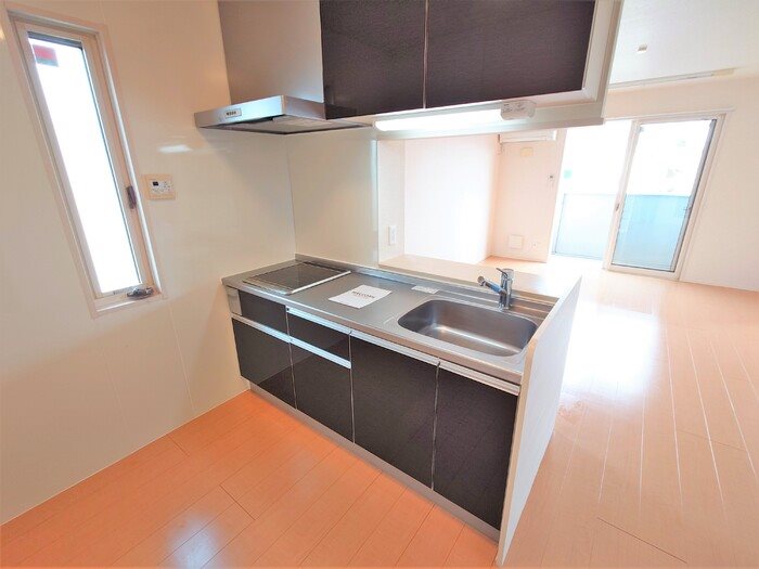 キッチン　同物件別部屋参考写真です