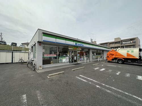 コンビニ　ファミリーマート 名東平和が丘店（コンビニ）まで356m