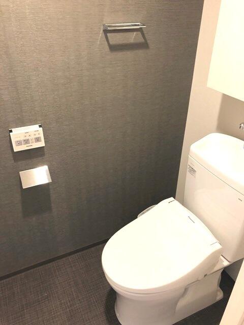 トイレ　※写真は同タイプ住戸です。