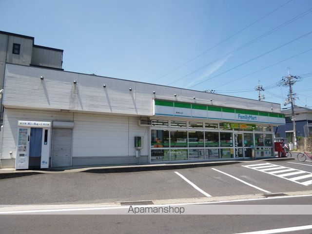 コンビニ　ファミリーマート草津笠山店（コンビニ）まで290m