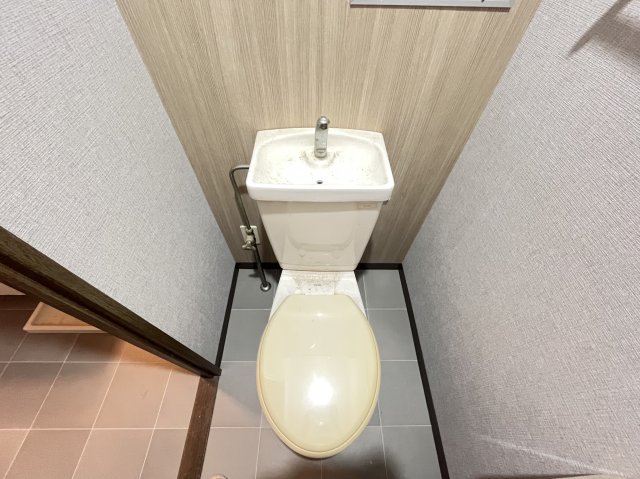 トイレ　同物件別部屋イメージ写真