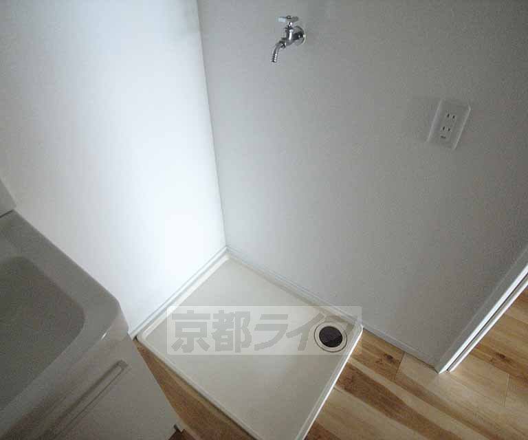 その他設備　洗濯機は洗面所に設置可能です。