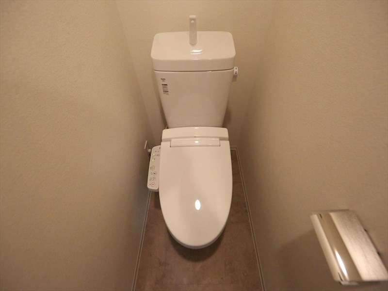 トイレ　温水洗浄暖房便座付きトイレ