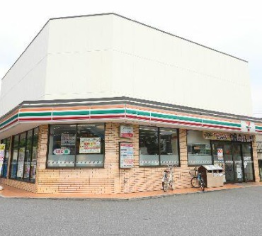 コンビニ　セブンイレブン足立千住曙町店（コンビニ）まで240m