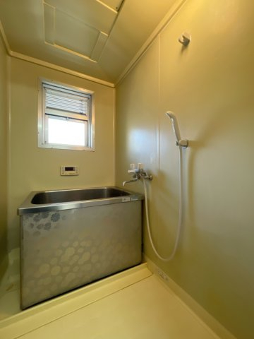 バス・シャワールーム　※反転タイプの部屋の写真です。