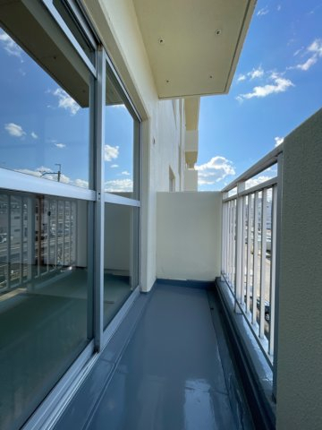 バルコニー　※反転タイプの部屋の写真です。