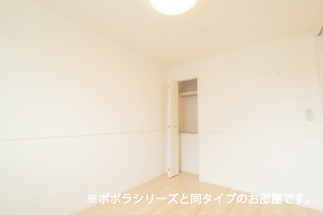 その他部屋・スペース　開放的な寝室です