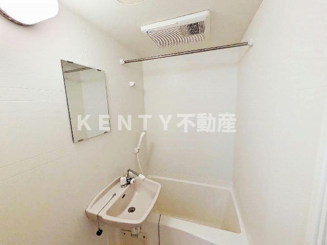バス・シャワールーム　コンパクトで使いやすいお風呂です