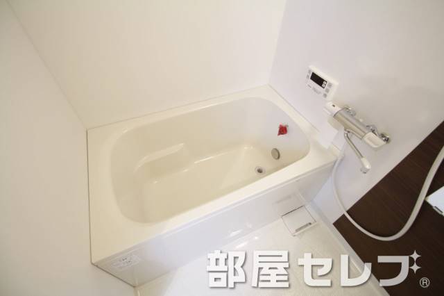 バス・シャワールーム　おいだき機能付き。