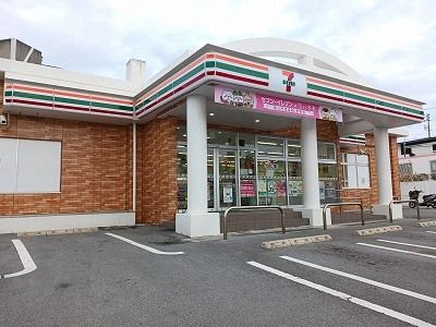 コンビニ　セブンイレブン宜野湾長田１丁目（コンビニ）まで780m