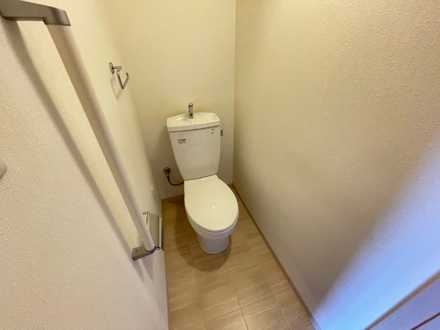 トイレ　別部屋の写真です。