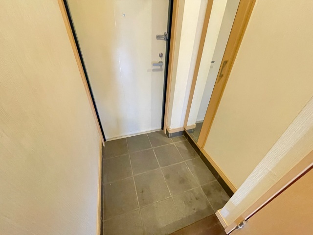 玄関　別部屋の写真です。