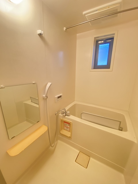 バス・シャワールーム　別部屋（反転）参考写真