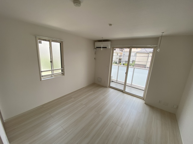 居室・リビング　清潔感のあるお部屋は居心地がいいですね。