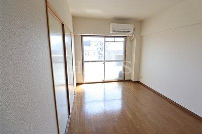 居室・リビング　同物件別部屋です。