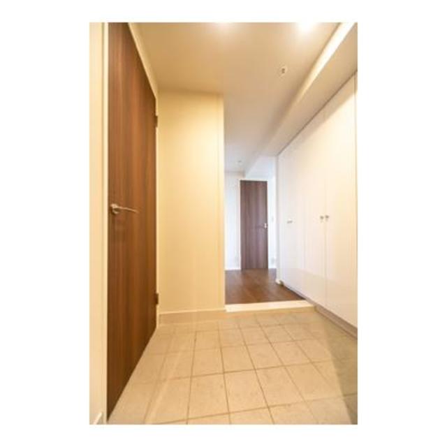 玄関　※写真は同タイプ住戸です。