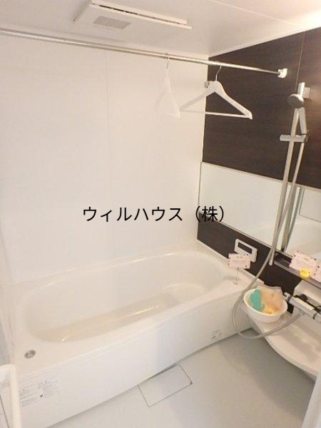 バス・シャワールーム　浴室乾燥機、追い焚き機能付きバス！