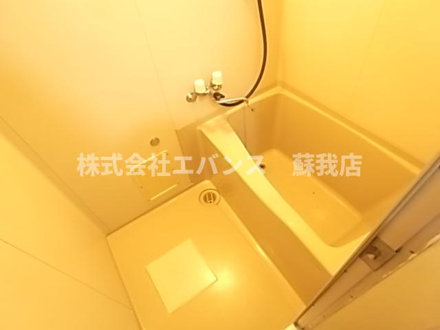バス・シャワールーム　落ち着いた空間のお風呂です