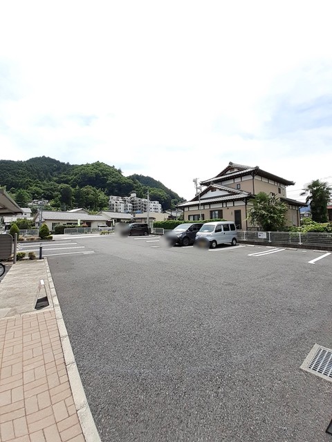 駐車場　敷地内駐車場