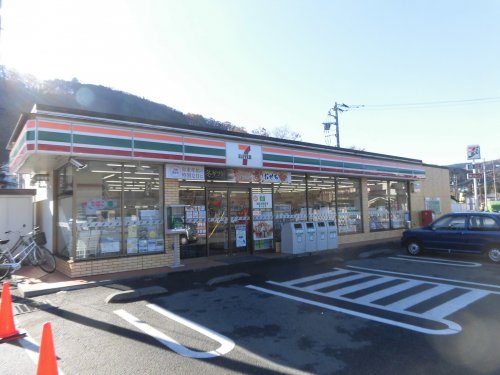 コンビニ　セブンイレブン青梅畑中3丁目店（コンビニ）まで667m