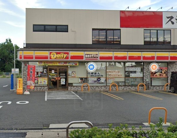 コンビニ　デイリーヤマザキ　茨木沢良宜駅前店（コンビニ）まで425m