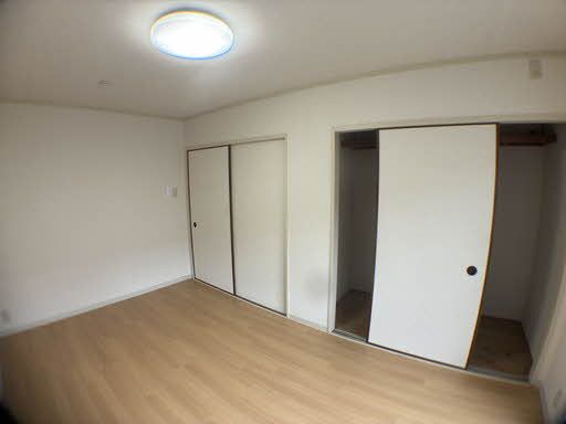 建物外観　屋根付きの駐輪場がございます。