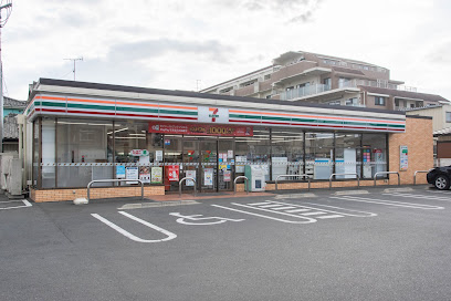 コンビニ　セブンイレブン 東松山箭弓町店（コンビニ）まで60m