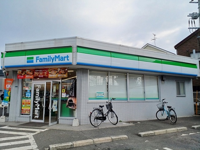 コンビニ　ファミリーマート様（コンビニ）まで350m