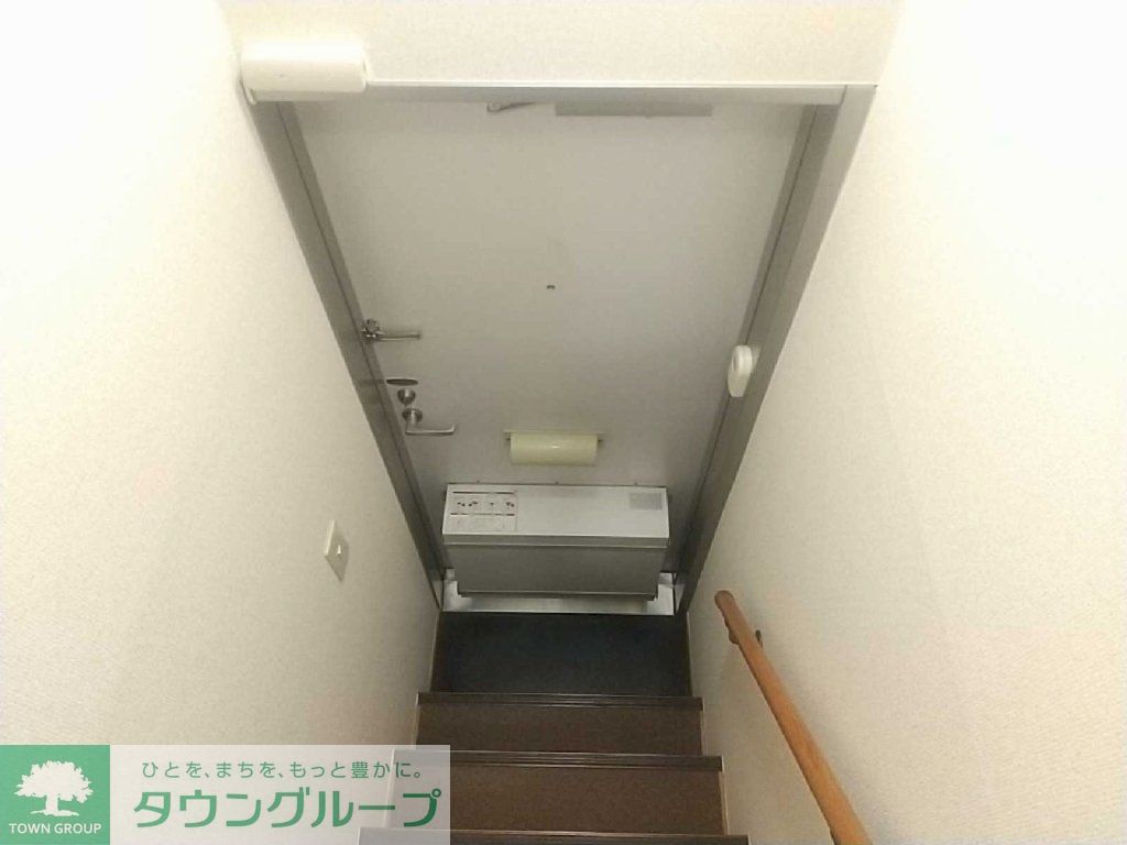 玄関　※設備・仕様は現況と異なる場合があります。