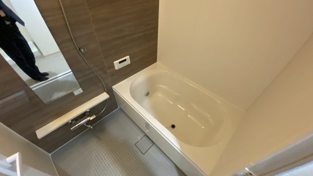 バス・シャワールーム　落ち着いた空間のお風呂です