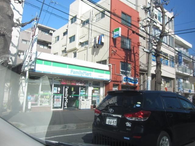 コンビニ　★★ファミリーマート（コンビニ）まで22m