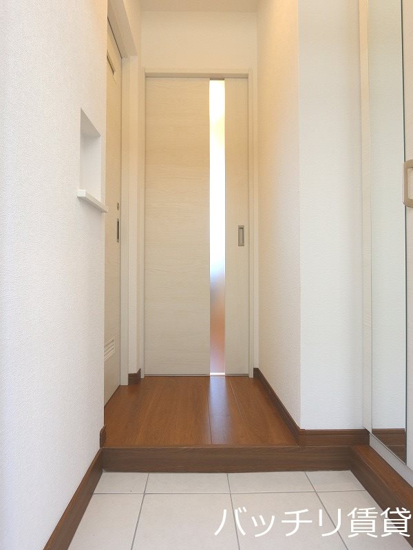 玄関　同型タイプの為現状優先