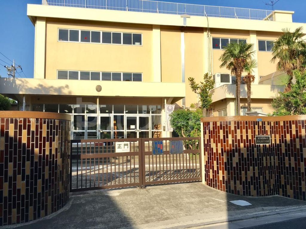 小学校　葛飾区立中之台小学校（小学校）まで520m