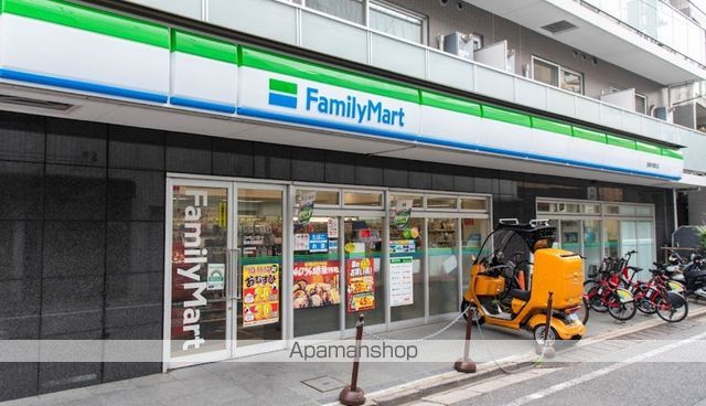 コンビニ　ファミリーマート西麻布霞町店（コンビニ）まで785m