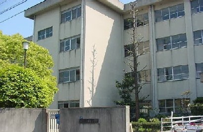 小学校　寝屋川市立楠根小学校（小学校）まで734m