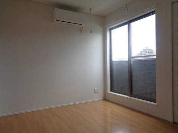 居室・リビング　清潔感のあるお部屋です。